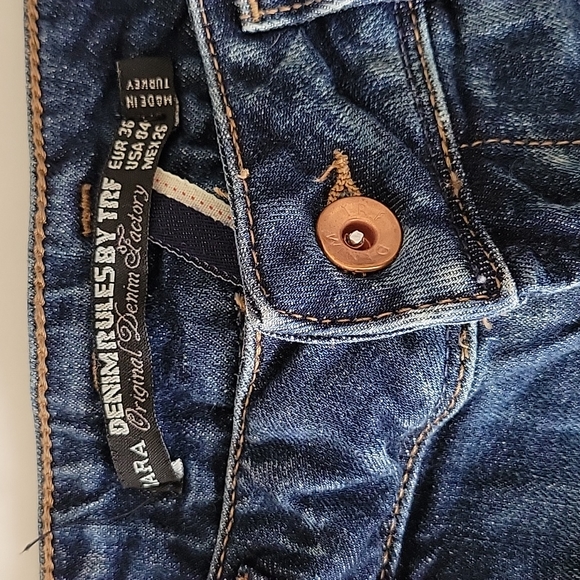 Zara Denim Rules By TRF Distressed Shorts - Picture 4 of 11